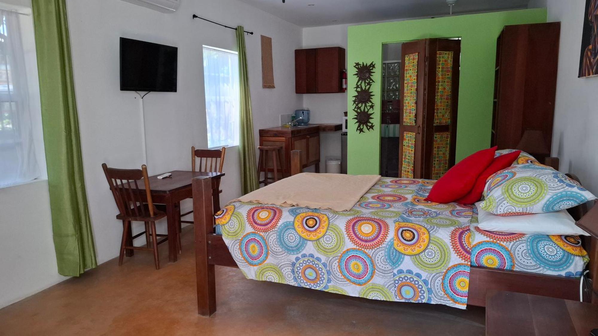 Amanda'S Place Green Studio - Pool And Tropical Garden Caye Caulker Dış mekan fotoğraf